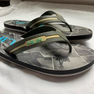 Huk mens camouflage flip flops size 13